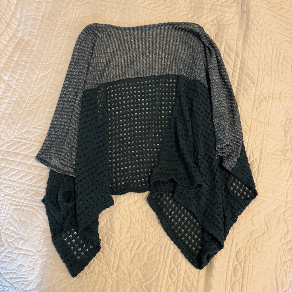 Chic Two-Tone Knit Poncho